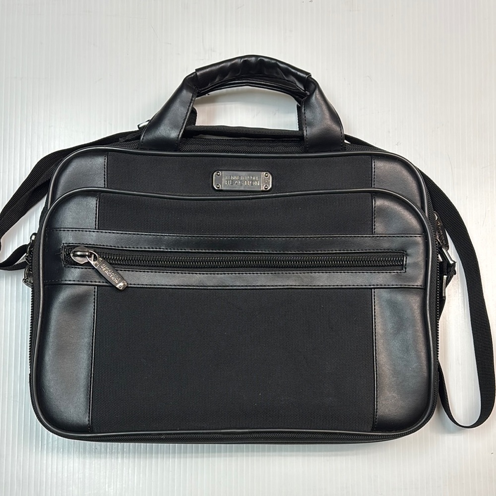 Kenneth Cole Reaction 15.6" Slim Top Zip Laptop / Messenger Bag - Black